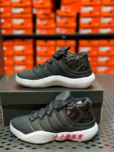 NIKE大童低帮减震篮球鞋