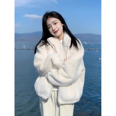小香风白色羊羔毛绒外套女冬季2025新款加棉加厚毛茸茸立领棒球服