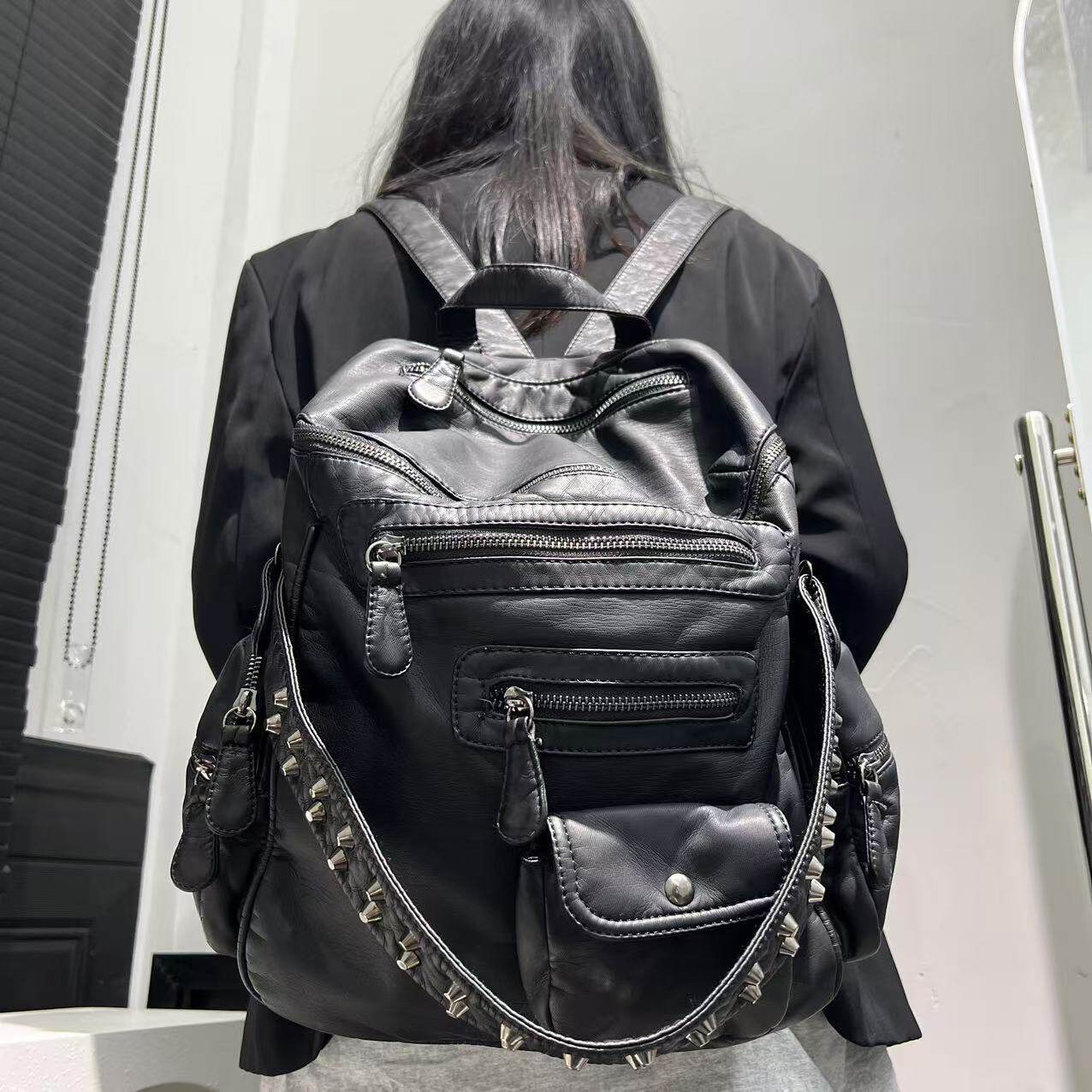 欧洲站女士包袋双肩包暗黑朋克风机车骑士铆钉水洗做旧单肩背包潮