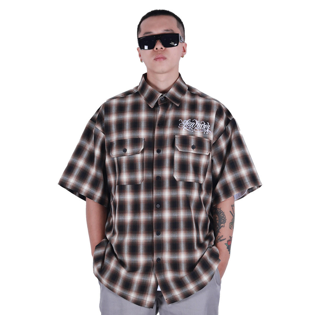 西海岸奇卡诺chicano匪帮花体字刺绣格子宽松大码美式短袖衬衫