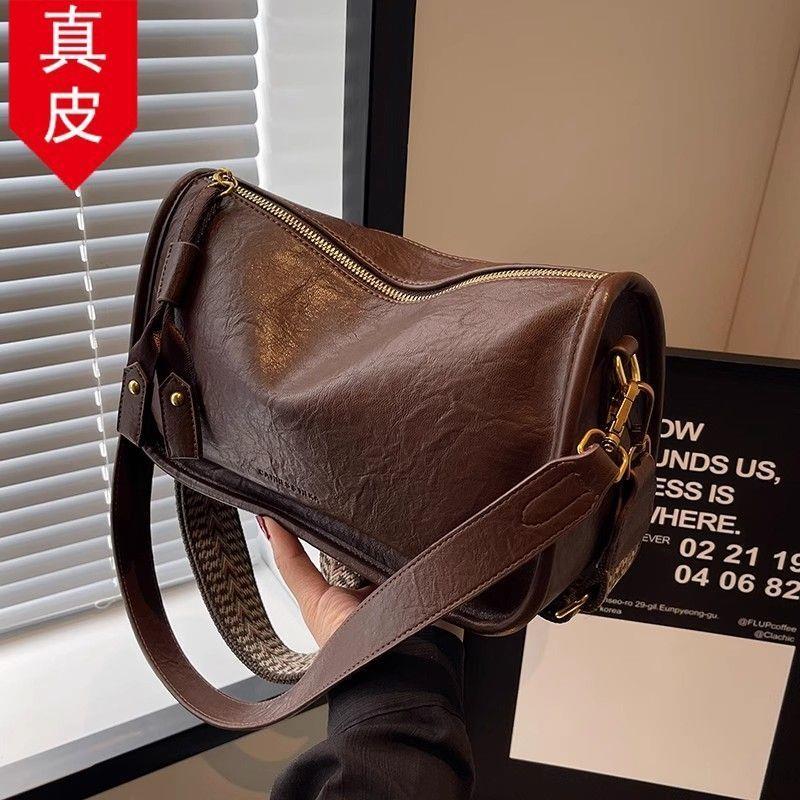 潮流高级单肩斜挎包宽带真皮2026时尚新款女包枕头百搭复古春夏包