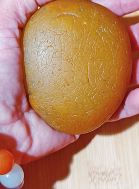 精品江津玉硒玉，无杂无裂石型完整有撞击欠口。重354.3克