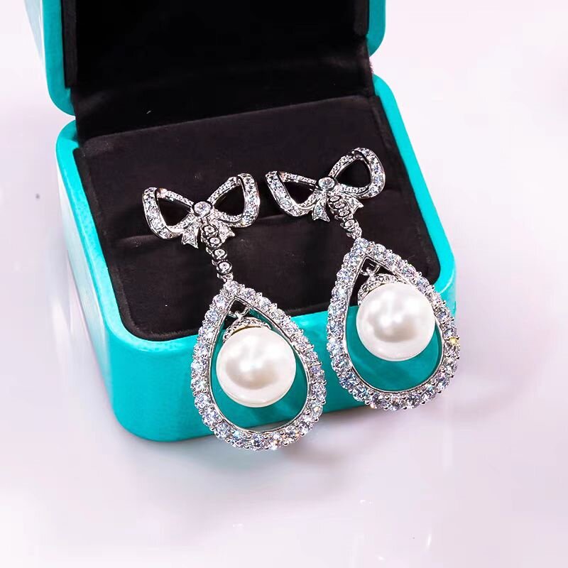满钻闪亮纯18K白金镶嵌美国进口D色莫桑石天然淡水珍珠蝴蝶结耳钉