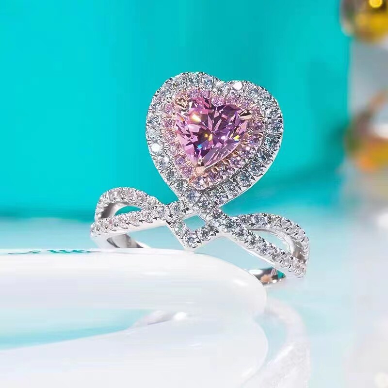 PT950铂金镶嵌美国进口D色莫桑石皇冠粉钻爱心戒指奢华气质甜美