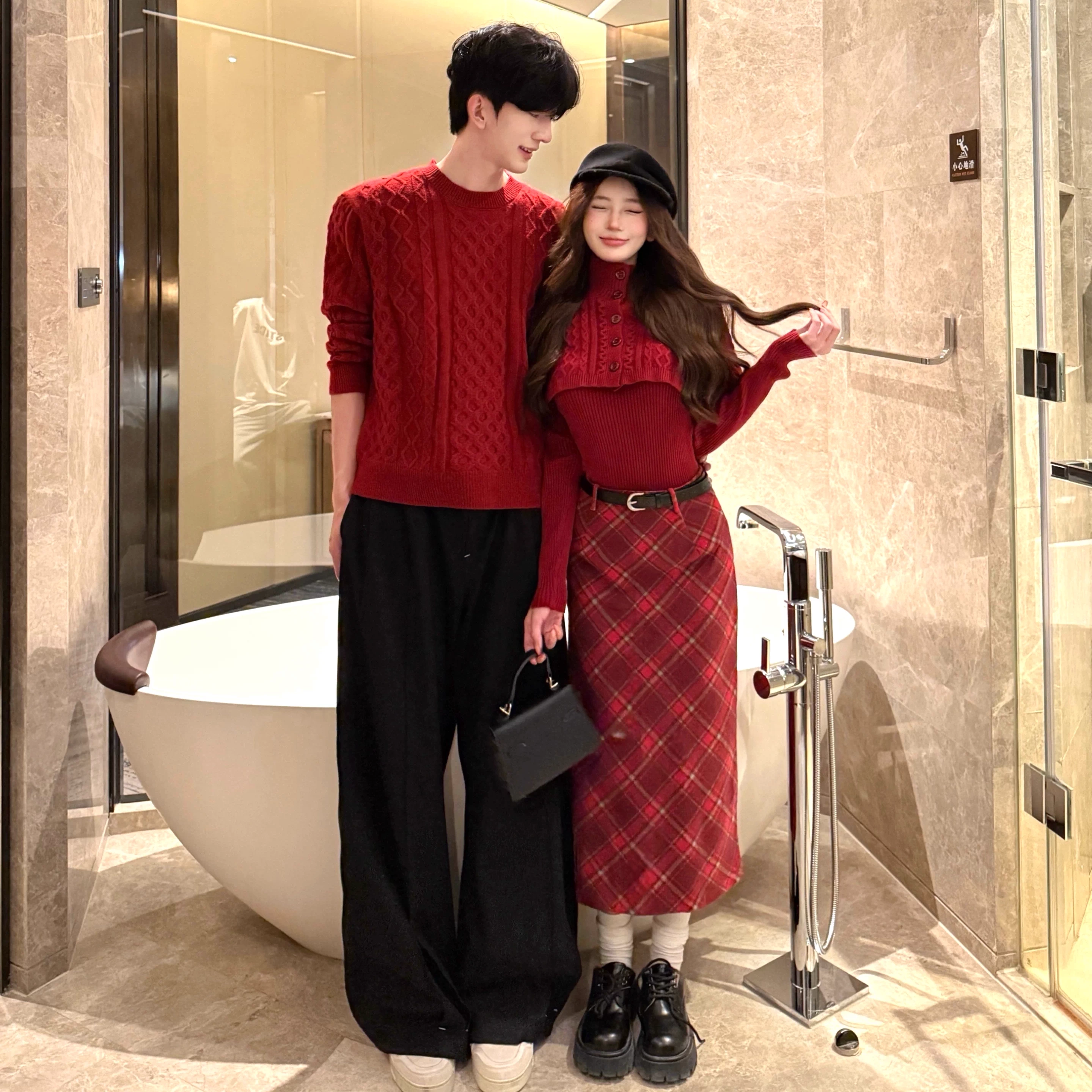 圣诞红色斗篷针织毛衣情侣套装