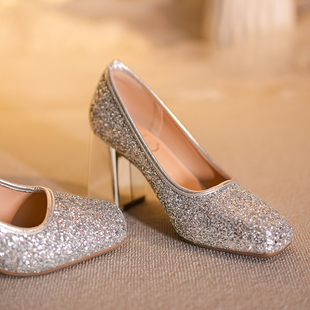 法式高跟鞋女粗跟方头2026新款气质银色订婚新娘主婚纱婚鞋女单鞋