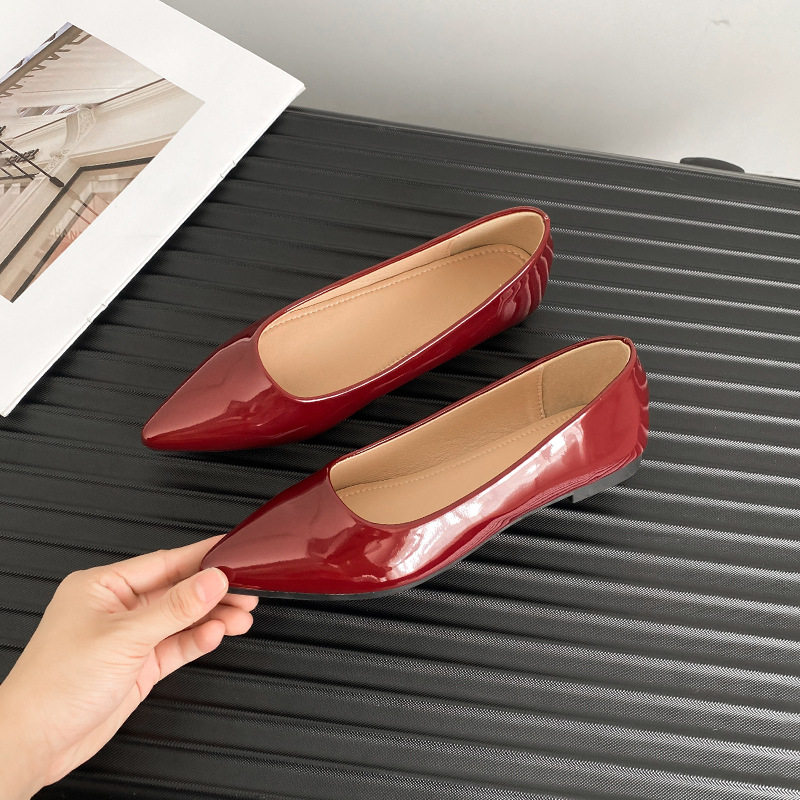 2025新款春秋法式裸色尖头单鞋女百搭通勤浅口平底瓢鞋休闲大码女