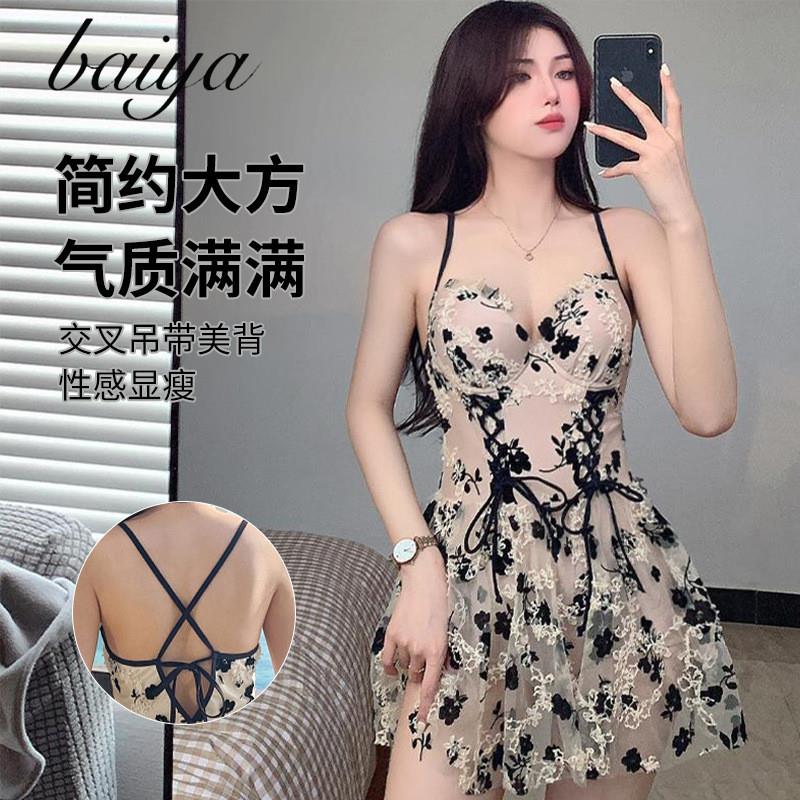 连体泳衣女新款甜美辣妹风吊带连衣裙露背显瘦御姐气质温泉泳装