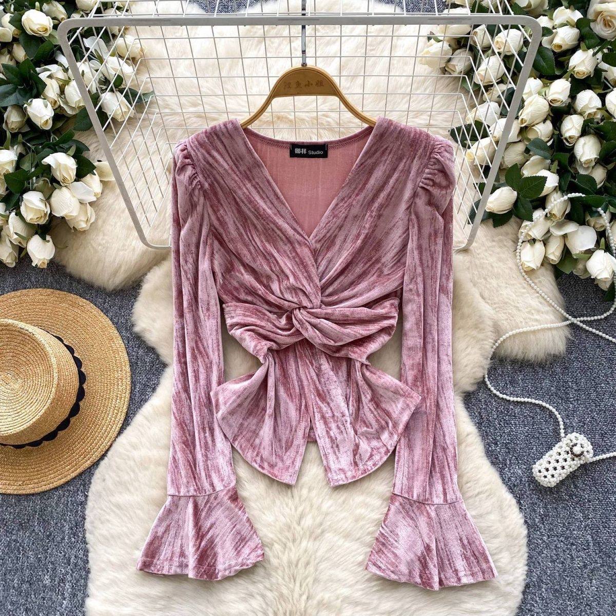 2026秋冬季复古交叉V领喇叭袖丝绒衬衫女洋气减龄扭结收腰上衣,女装/女士精品,衬衫,淘宝优惠券,粉丝福利购,淘宝优惠卷