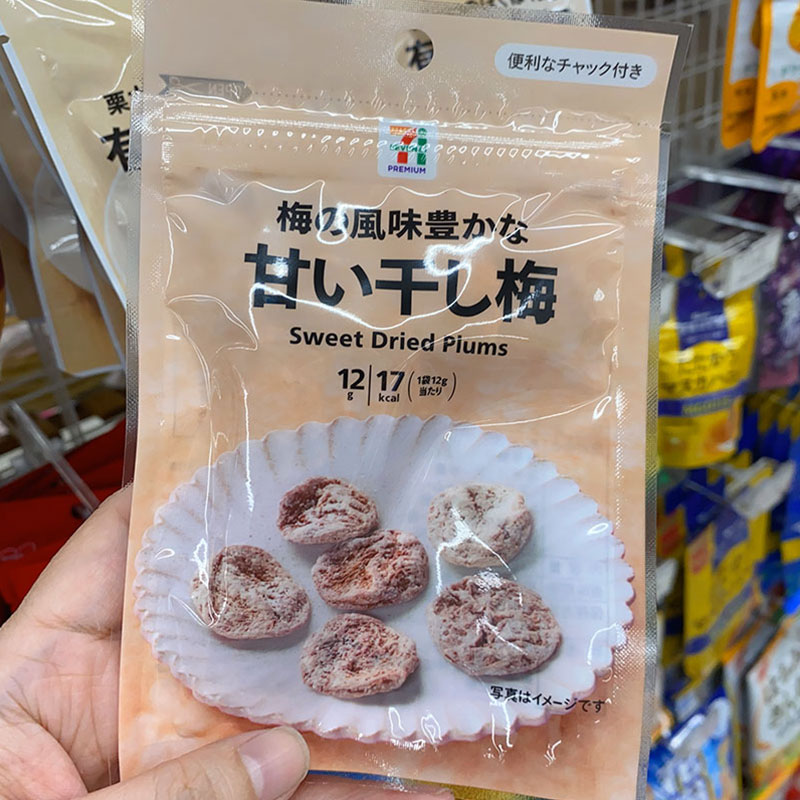日本711话梅干盐津梅子片零食酸