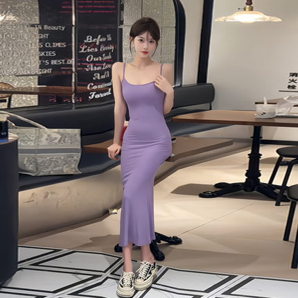 性感辣妹紫色吊带连衣裙女夏2025年新款修身收腰显瘦包臀小妈长裙