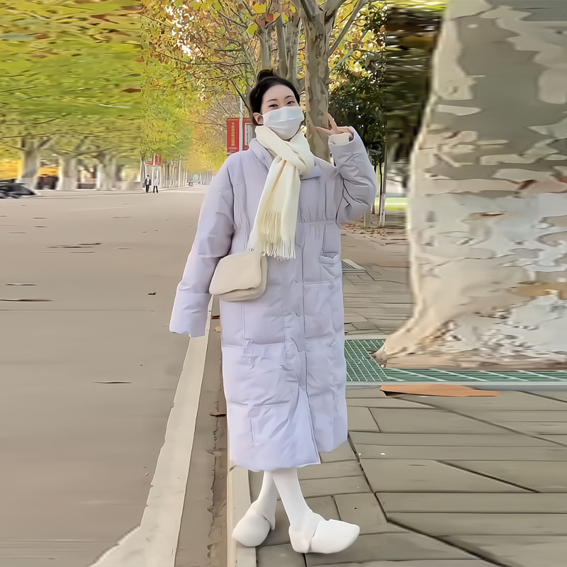 晶煊长款过膝奶紫色立领羽绒服