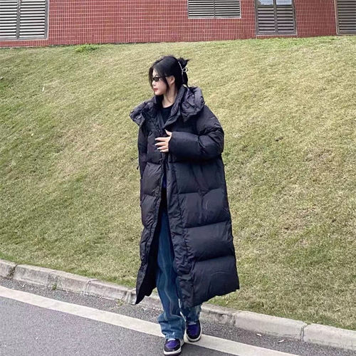 晶煊黑色长款过膝羽绒服送运费险