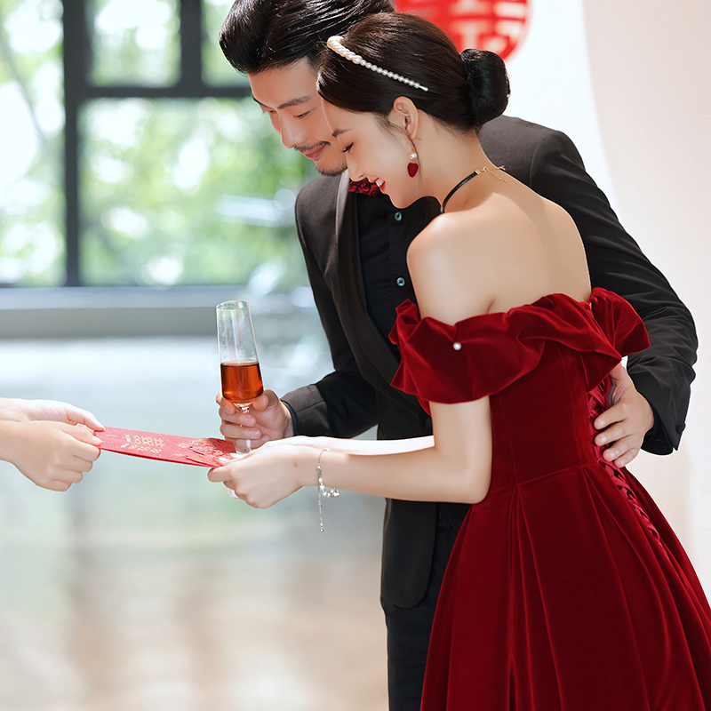 一字肩敬酒服2024新款新娘小个子订婚连衣裙礼服红色高级感裙子女_虎窝淘