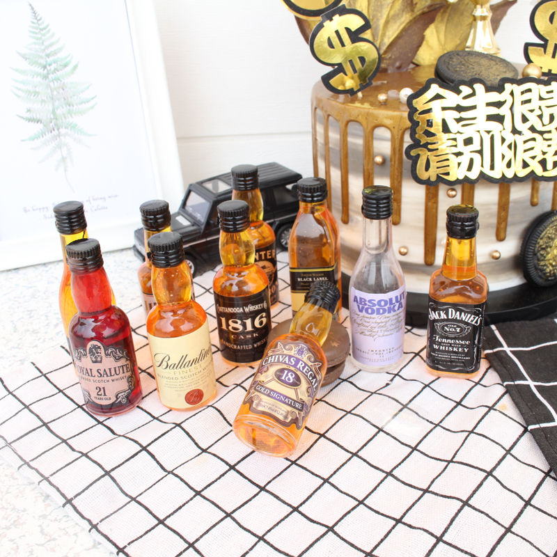 男神爸爸生日父亲节蛋糕装饰 仿真洋酒威士忌迷你小酒瓶摆件插牌