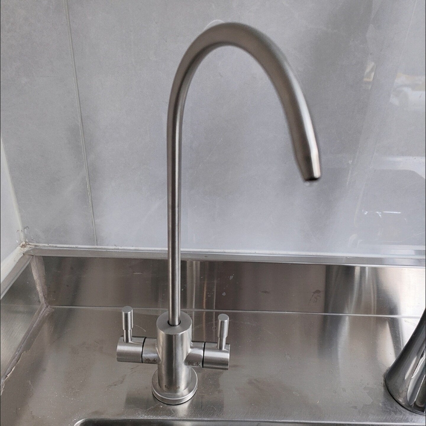 2分管美式家用鹅颈配件直饮水双出水快接304过滤器通用专用接水管