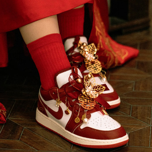 带喜字鞋 婚鞋 饰挂件DIY配饰丝绸鞋 带红色结婚装 扣可拆卸 配饰Aj鞋