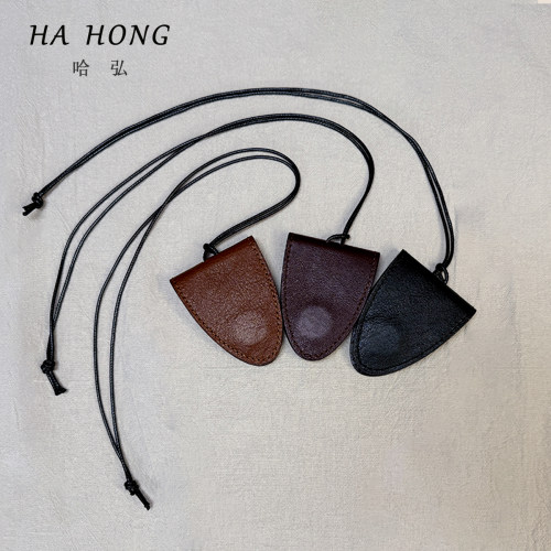 哈弘头层牛皮三角挂脖眼镜夹轻奢小众高级时尚日常通勤百搭款便携
