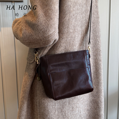 哈弘 头层牛皮春夏新款大容量休闲小众设计复古高级斜挎包水桶包