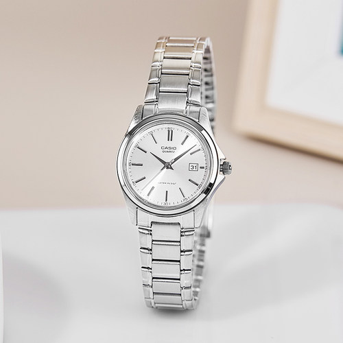 卡西欧时尚钢带石英手表女