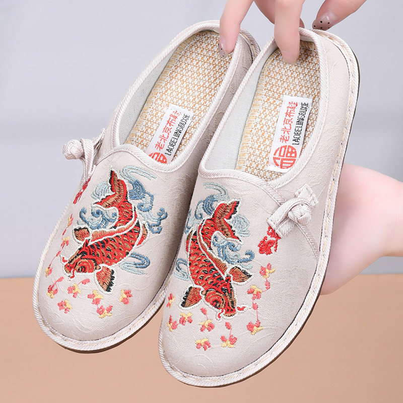 2024新款老北京布鞋女女鞋外穿防滑软底绣花包头半托