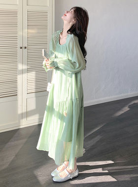 简约洋气风浅绿色连衣裙女长袖仙女裙显瘦小清新度假长裙独特通勤