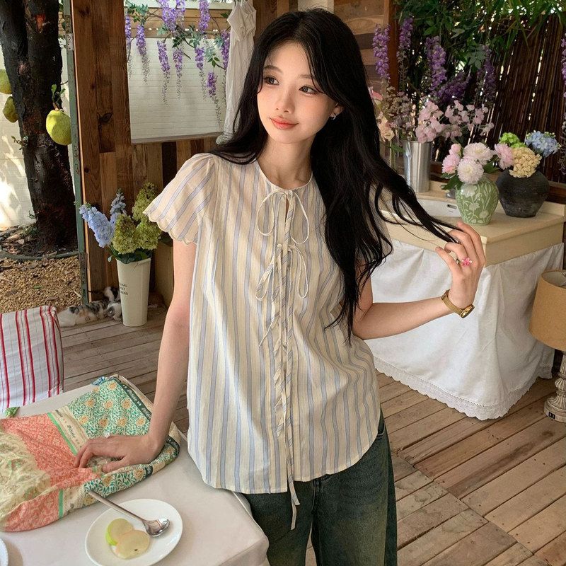 简约条纹短袖衬衫女夏季2026新款别致巨好看宽松衬衣法式小资上衣