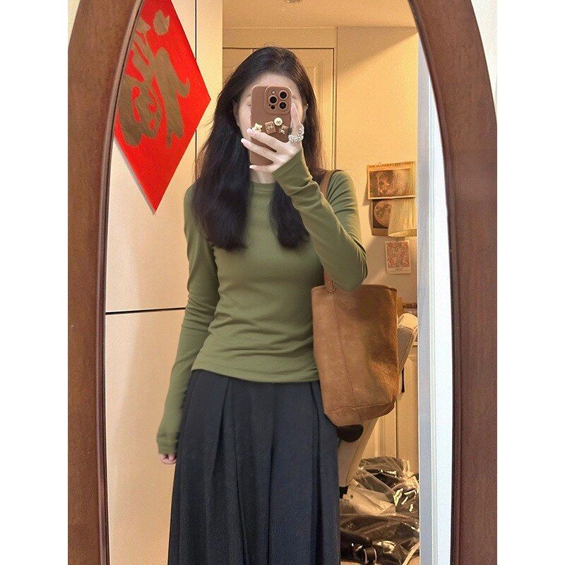 巨好看的早秋打底衫女内搭新款正肩长袖T恤高级感军绿色上衣