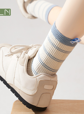 2025夏季新款爆款韩系奶油蓝色系后跟布标时尚百搭女士中筒棉袜子