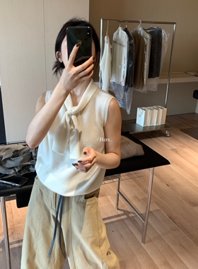 一勺甜 hers复古领口系带设计针织针织马甲女2025秋休闲上衣92111