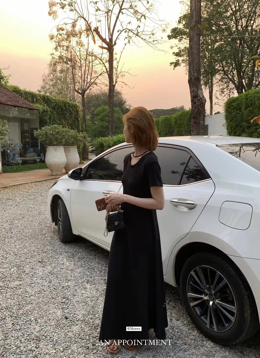 一勺甜无敌显瘦黑色赫本风连衣裙