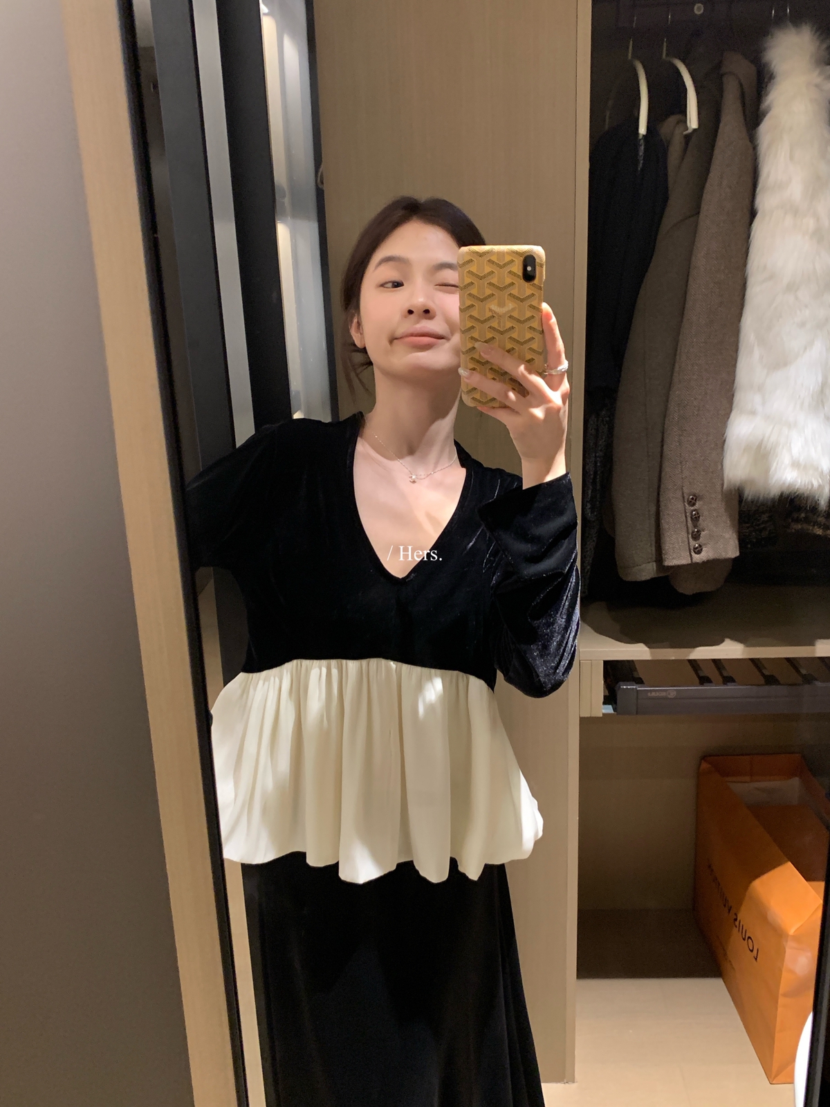 一勺甜 hers法式贵气精致感丝绒V领千金小衫女2025秋季上衣92445