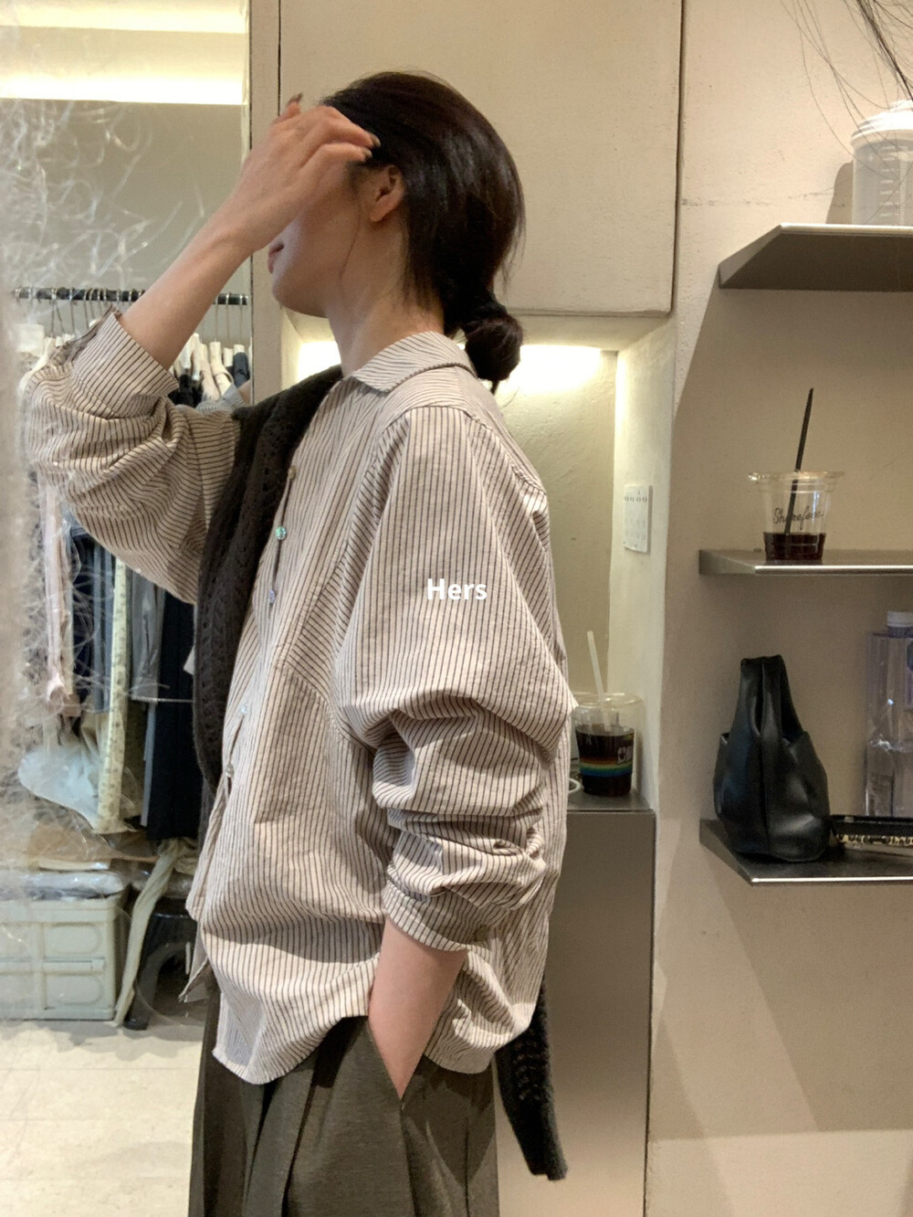 Hers高智感复古V领条纹衬衫女