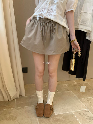 松紧腰小调性半身裙短款裙裤女