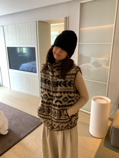 一勺甜 hers复古休闲费尔岛夹棉马甲女2025秋冬高领拉链外套92586