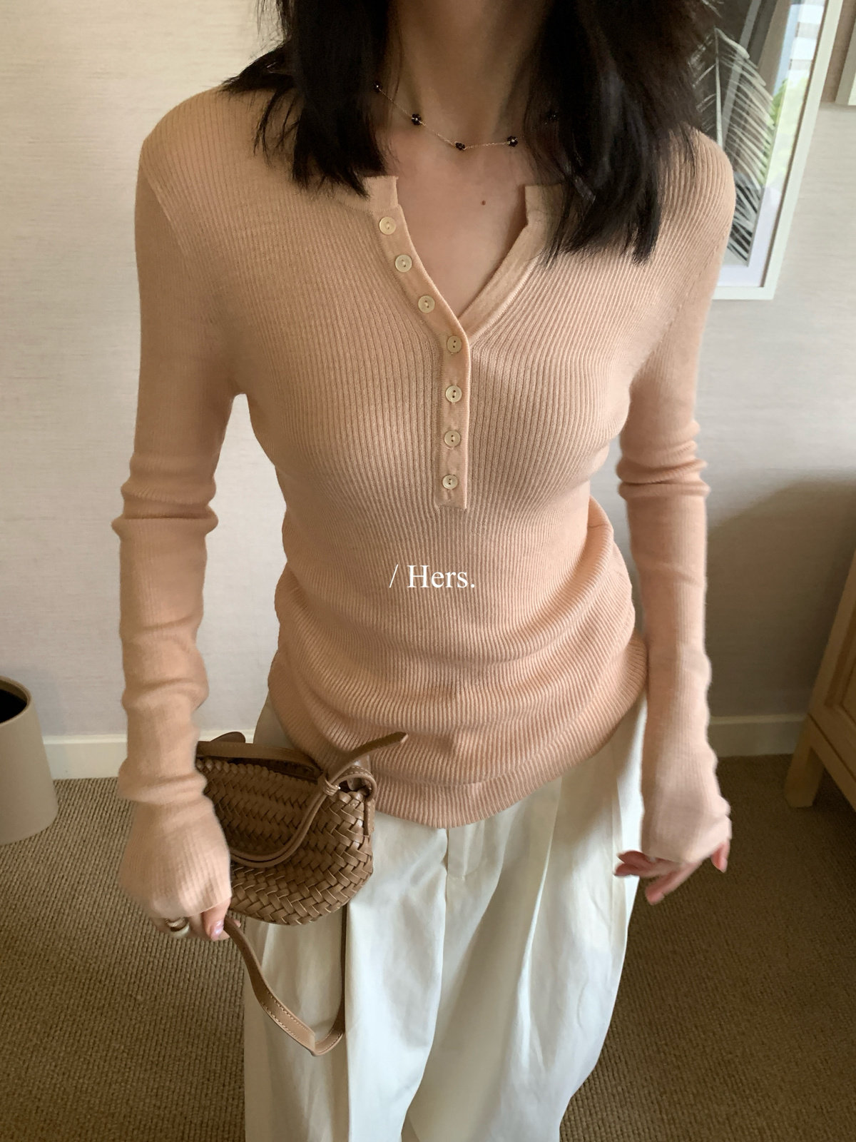 一勺甜｜早秋【Hers】简约通勤半排扣V领老钱亨利针织衫女66713