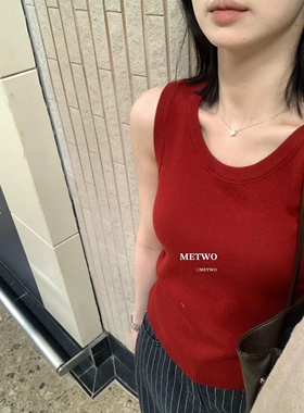METWO红色u领针织背心女秋季新款设计休闲无袖打底内搭上衣2053