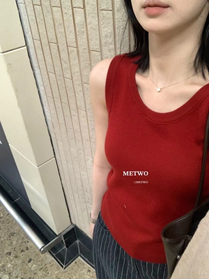 METWO红色u领针织背心女秋季新款设计休闲无袖打底内搭上衣2053
