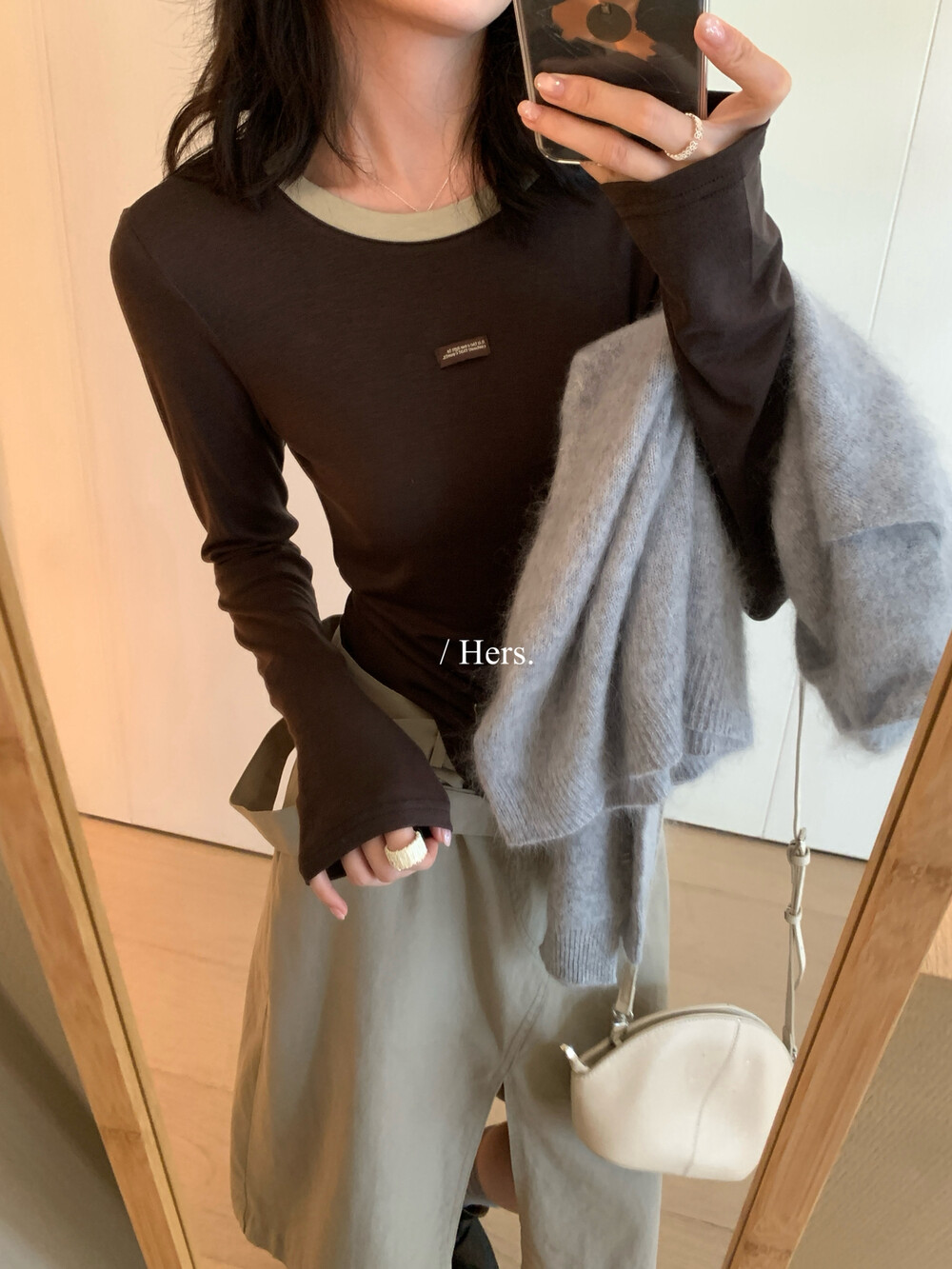 一勺甜｜早秋新【Hers】简约撞色精致小标圆领长袖打底衫女66626