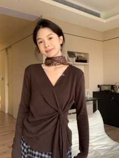 女2025秋长袖 气质轻薄v领绑带针织衫 上衣92316 hers韩标 一勺甜