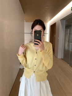 女 韩系简约气质蕾丝拼接V领针织开衫 08132 Hers 26年早春