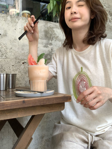 Hers韩系小众图案芭乐短袖T恤女