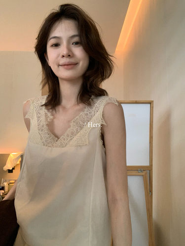 Hers小精致感蕾丝拼接V领小背心