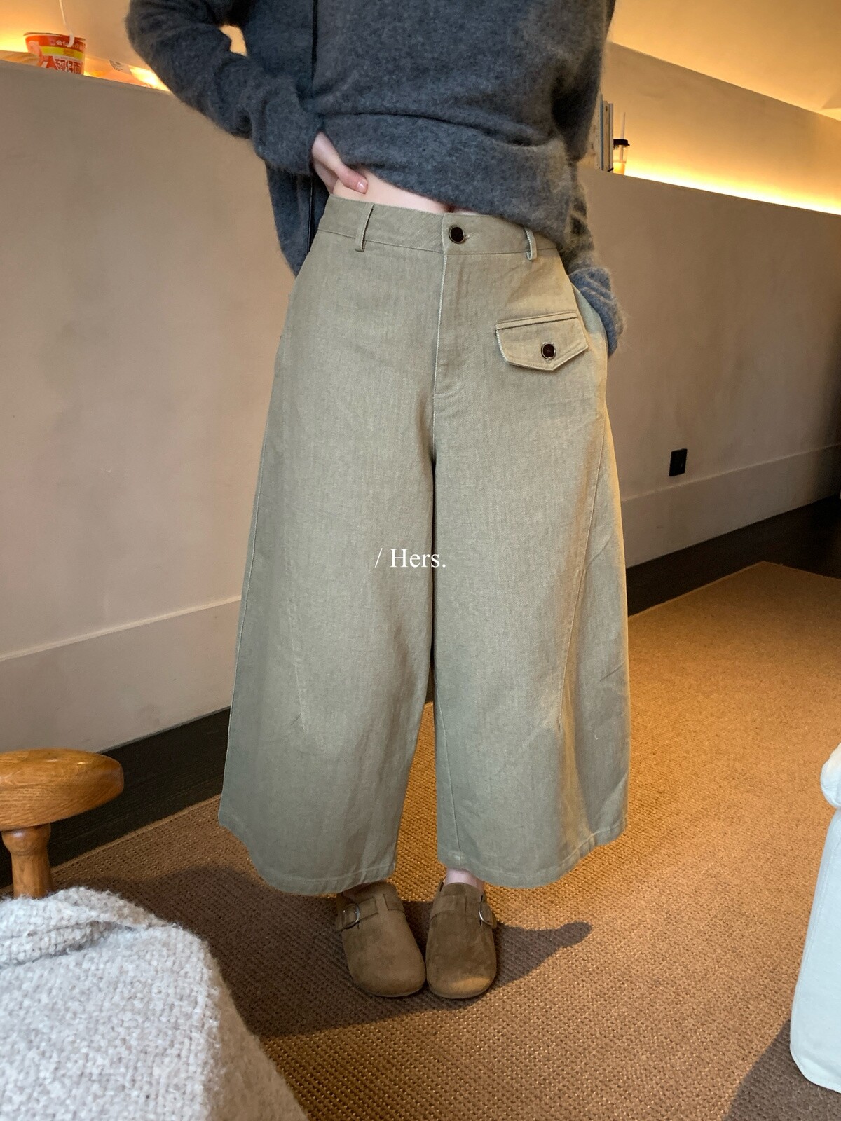 Hers压线阔型口袋点缀休闲裤女