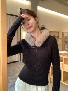 一勺甜 hers可拆卸毛毛领麻花保暖毛衣女2025冬季短款上衣92754