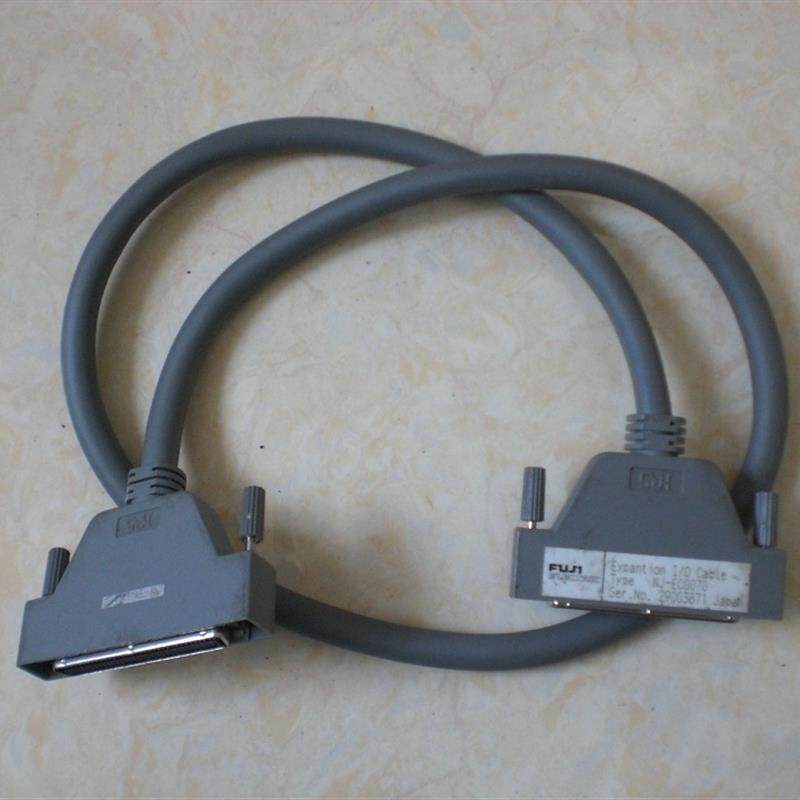 议价 NJ-EC0070 0.7米长 NP8REFSC-324W1 NP1C-P8 PLC连