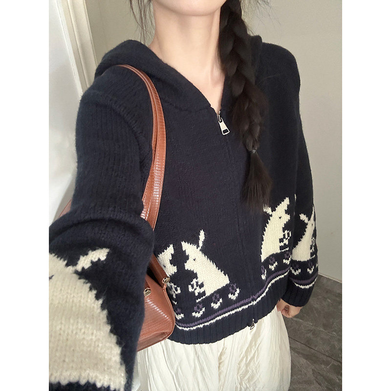 复古氛围感兔子黑色翻领拉链毛衣