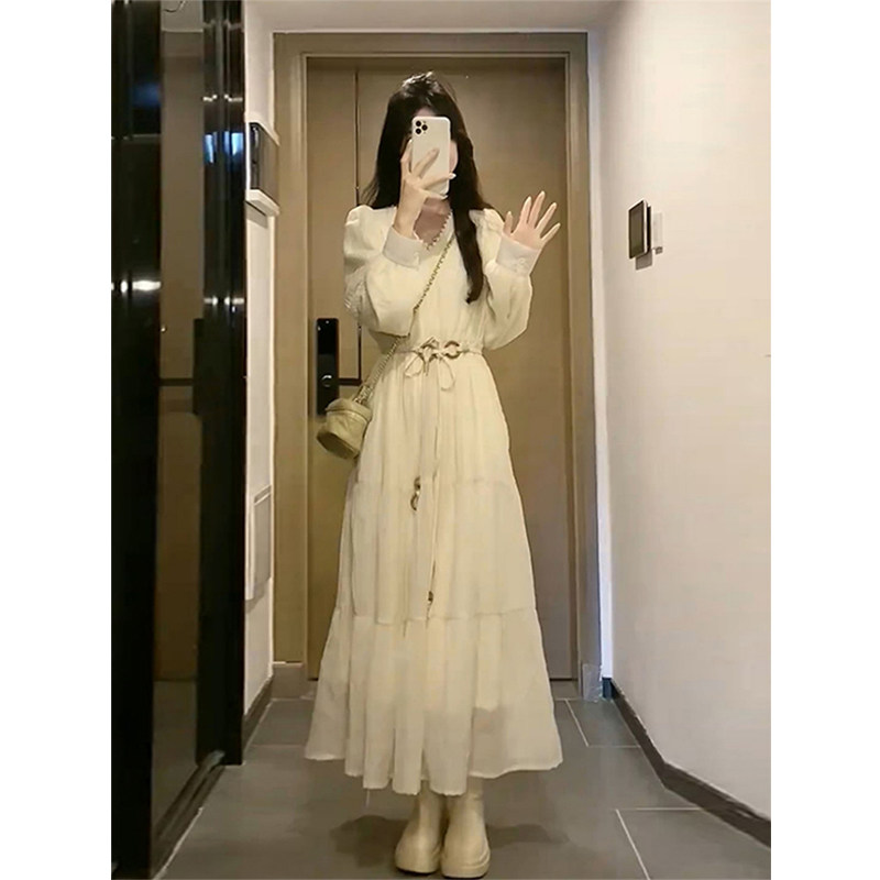 靓依娜法式温柔风连衣裙