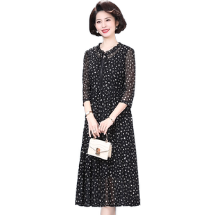 50多岁妈妈夏装连衣裙洋气中老年品牌女装时尚气质波点长裙子