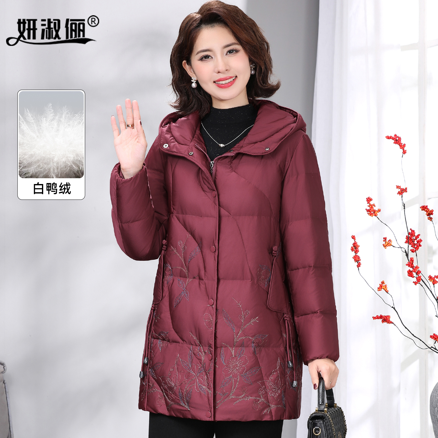 中老年人品牌羽绒服国风刺绣2025新款中长加厚保暖妈妈高端红外套